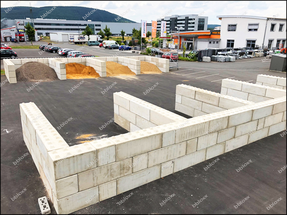 Schüttgutlager/Sortierbereiche mit Beton-Legoblöcken bauen